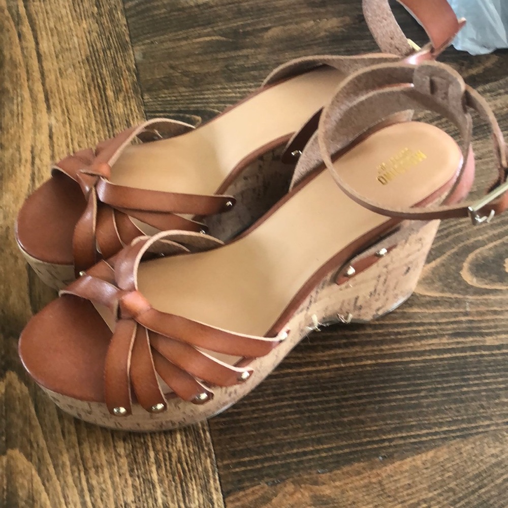 Wedge heels